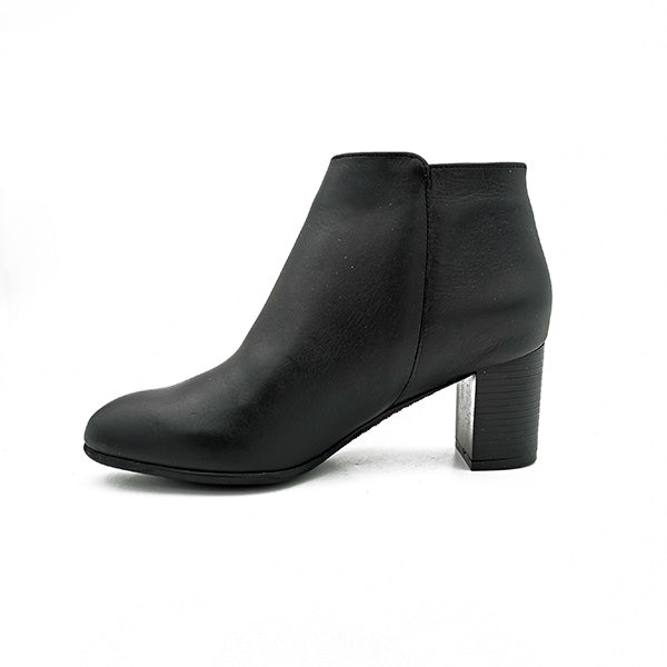 Leather Ankle Boot With Side Zip - 1054